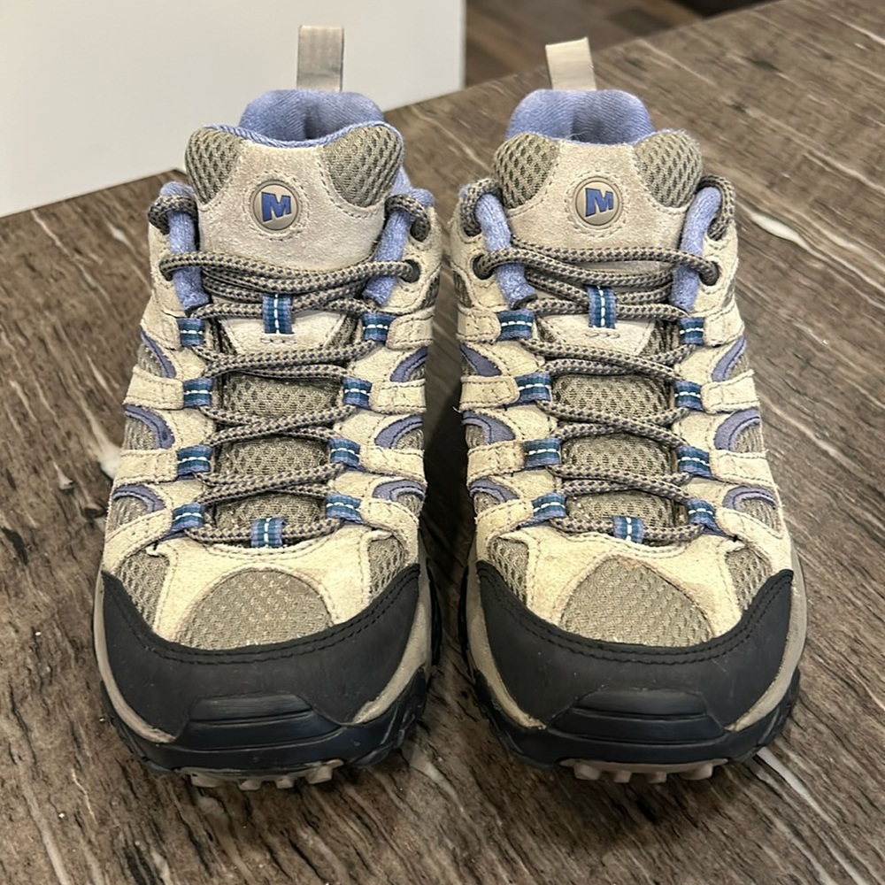 GUC! Merrell hiking shoes women’s size 6.5